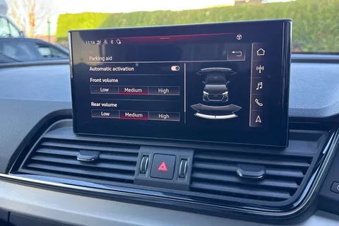 DS72LEJ Audi Q5 2.0 TDI 40 S line S Tronic quattro Euro 6 (s/s) 5dr Thumbnail #33