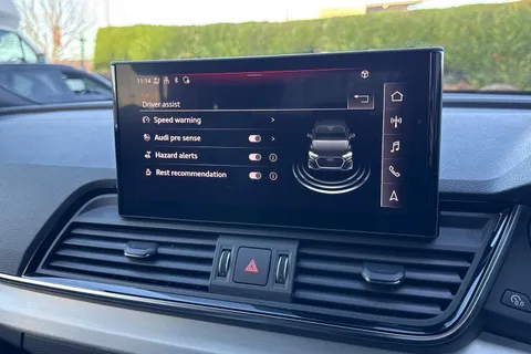 DS72LEJ Audi Q5 2.0 TDI 40 S line S Tronic quattro Euro 6 (s/s) 5dr Thumbnail #34