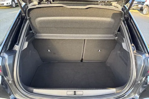 KO74XNT PEUGEOT 208 1.2 PureTech GT Euro 6 (s/s) 5dr Thumbnail #7