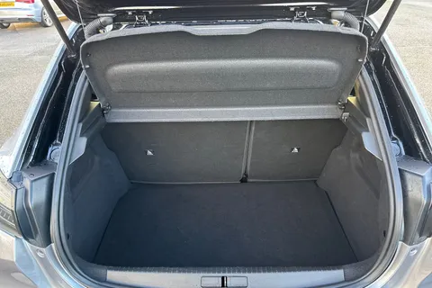 KO74XLB PEUGEOT 208 1.2 PureTech GT Euro 6 (s/s) 5dr Thumbnail #7