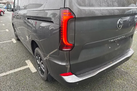 CX75JUK Volkswagen Transporter 2.0 TDI T28 Commerce Pro Auto FWD SWB Euro 6 (s/s) 5dr Thumbnail #8