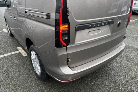 CX75JWC Volkswagen Caddy 2.0 TDI C20 Commerce Pro DSG SWB Euro 6 (s/s) 5dr Thumbnail #8