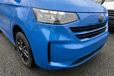 CX75JXA Volkswagen Transporter 2.0 TDI T28 Commerce Pro Auto FWD SWB Euro 6 (s/s) 5dr Thumbnail #9