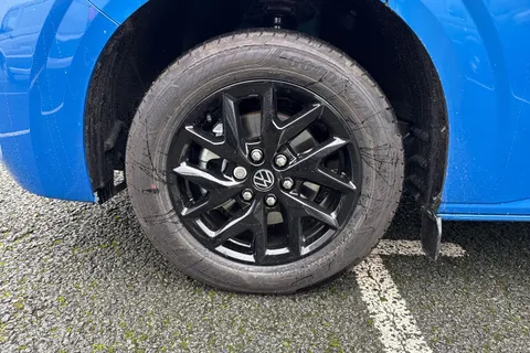 CX75JXA Volkswagen Transporter 2.0 TDI T28 Commerce Pro Auto FWD SWB Euro 6 (s/s) 5dr Thumbnail #10