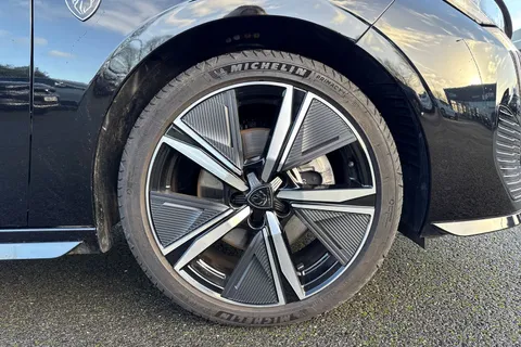 KR25RLU PEUGEOT 308 1.2 HYBRID GT e-DSC6 Euro 6 (s/s) 5dr Thumbnail #10