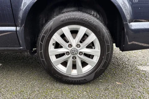 CX74LCJ Volkswagen Transporter 2.0 TDI T30 Highline Kombi FWD SWB Euro 6 (s/s) 5dr Thumbnail #11