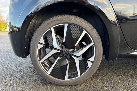 KO74XNT PEUGEOT 208 1.2 PureTech GT Euro 6 (s/s) 5dr Thumbnail #11