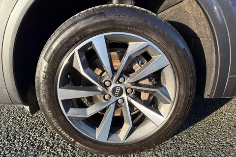 GL21FND Audi Q5 2.0 TDI 40 S line S Tronic quattro Euro 6 (s/s) 5dr Thumbnail #13