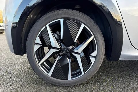 KO74XLB PEUGEOT 208 1.2 PureTech GT Euro 6 (s/s) 5dr Thumbnail #11