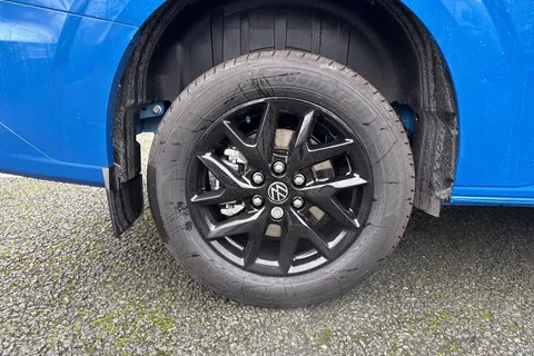 CX75JXA Volkswagen Transporter 2.0 TDI T28 Commerce Pro Auto FWD SWB Euro 6 (s/s) 5dr Thumbnail #12