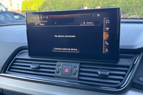 DS72LEJ Audi Q5 2.0 TDI 40 S line S Tronic quattro Euro 6 (s/s) 5dr Thumbnail #39