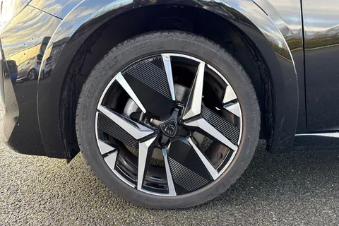 KO74XNT PEUGEOT 208 1.2 PureTech GT Euro 6 (s/s) 5dr Thumbnail #12