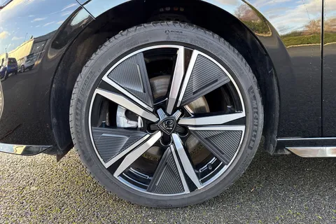 KR25RLU PEUGEOT 308 1.2 HYBRID GT e-DSC6 Euro 6 (s/s) 5dr Thumbnail #12