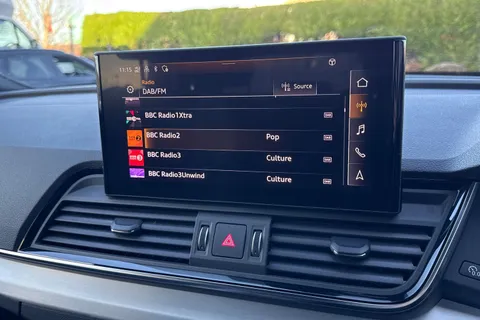 DS72LEJ Audi Q5 2.0 TDI 40 S line S Tronic quattro Euro 6 (s/s) 5dr Thumbnail #40