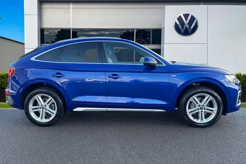 DE71RZW Audi Q5 2.0 TFSI 45 S line Sportback S Tronic quattro Euro 6 (s/s) 5dr Thumbnail #4