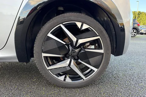 KO74XLB PEUGEOT 208 1.2 PureTech GT Euro 6 (s/s) 5dr Thumbnail #13