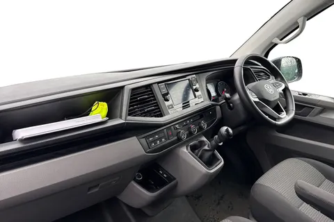CX74LCJ Volkswagen Transporter 2.0 TDI T30 Highline Kombi FWD SWB Euro 6 (s/s) 5dr Thumbnail #15