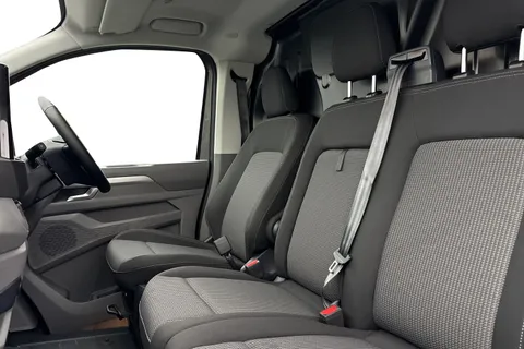 CX75JUK Volkswagen Transporter 2.0 TDI T28 Commerce Pro Auto FWD SWB Euro 6 (s/s) 5dr Thumbnail #16