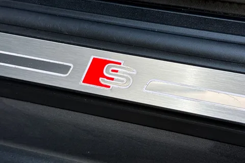 DS72LEJ Audi Q5 2.0 TDI 40 S line S Tronic quattro Euro 6 (s/s) 5dr Thumbnail #43