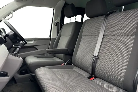 CX74LCJ Volkswagen Transporter 2.0 TDI T30 Highline Kombi FWD SWB Euro 6 (s/s) 5dr Thumbnail #16