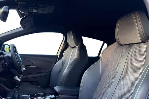 KO74XLB PEUGEOT 208 1.2 PureTech GT Euro 6 (s/s) 5dr Thumbnail #16