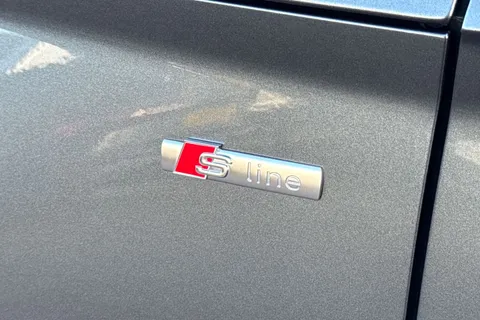 DS72LEJ Audi Q5 2.0 TDI 40 S line S Tronic quattro Euro 6 (s/s) 5dr Thumbnail #44