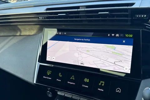 KR25RLU PEUGEOT 308 1.2 HYBRID GT e-DSC6 Euro 6 (s/s) 5dr Thumbnail #17