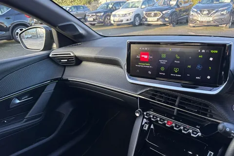 KO74XNT PEUGEOT 208 1.2 PureTech GT Euro 6 (s/s) 5dr Thumbnail #17