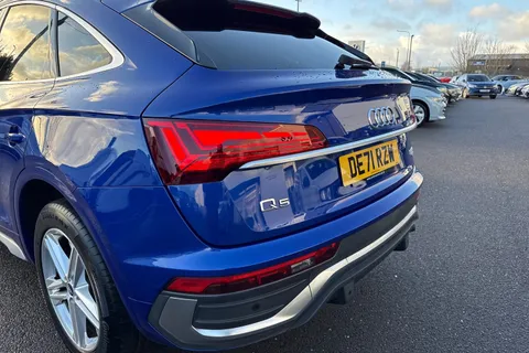 DE71RZW Audi Q5 2.0 TFSI 45 S line Sportback S Tronic quattro Euro 6 (s/s) 5dr Thumbnail #9
