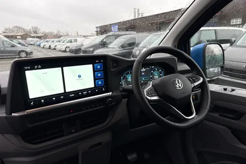 CX75JXA Volkswagen Transporter 2.0 TDI T28 Commerce Pro Auto FWD SWB Euro 6 (s/s) 5dr Thumbnail #18