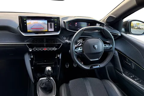 KO74XNT PEUGEOT 208 1.2 PureTech GT Euro 6 (s/s) 5dr Thumbnail #18