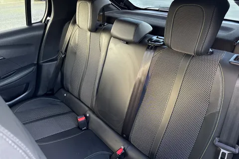 KO74XNT PEUGEOT 208 1.2 PureTech GT Euro 6 (s/s) 5dr Thumbnail #19