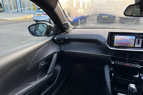 KO74XNT PEUGEOT 208 1.2 PureTech GT Euro 6 (s/s) 5dr Thumbnail #20