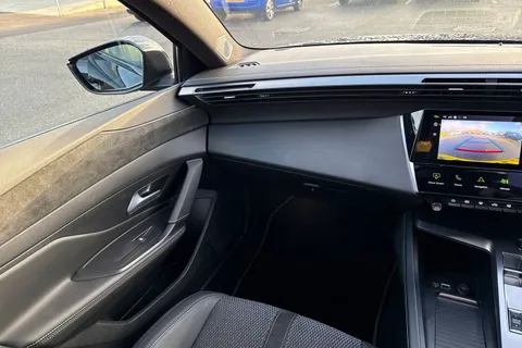 KR25RLU PEUGEOT 308 1.2 HYBRID GT e-DSC6 Euro 6 (s/s) 5dr Thumbnail #20