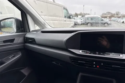 CX75JWC Volkswagen Caddy 2.0 TDI C20 Commerce Pro DSG SWB Euro 6 (s/s) 5dr Thumbnail #20