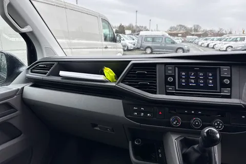 CX74LCJ Volkswagen Transporter 2.0 TDI T30 Highline Kombi FWD SWB Euro 6 (s/s) 5dr Thumbnail #20