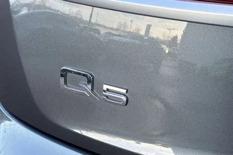 DS72LEJ Audi Q5 2.0 TDI 40 S line S Tronic quattro Euro 6 (s/s) 5dr Thumbnail #48