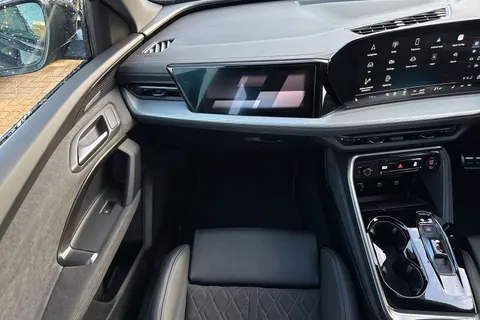 BL25SZT Audi Q5 SUV Edition 1 TDI quattro 204 PS S tronic Thumbnail #21