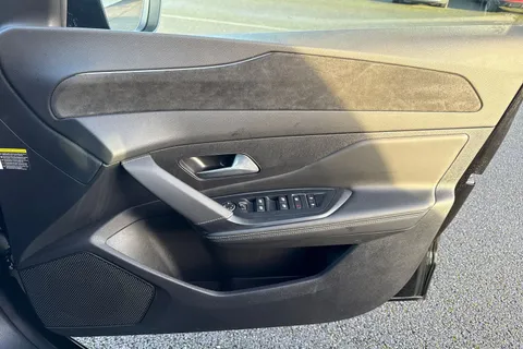 KR25RLU PEUGEOT 308 1.2 HYBRID GT e-DSC6 Euro 6 (s/s) 5dr Thumbnail #21