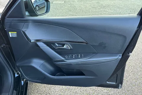 KO74XNT PEUGEOT 208 1.2 PureTech GT Euro 6 (s/s) 5dr Thumbnail #21