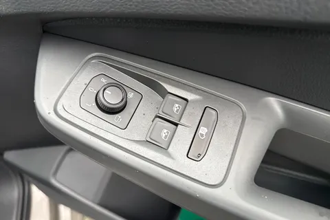 CX75JWC Volkswagen Caddy 2.0 TDI C20 Commerce Pro DSG SWB Euro 6 (s/s) 5dr Thumbnail #21