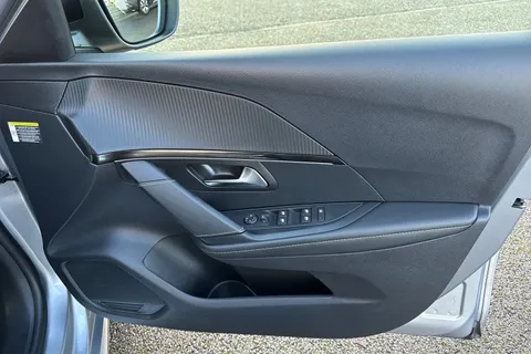 KO74XLB PEUGEOT 208 1.2 PureTech GT Euro 6 (s/s) 5dr Thumbnail #21