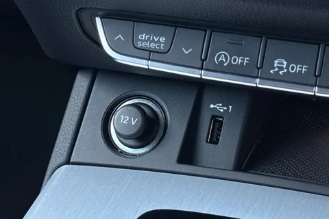 DS72LEJ Audi Q5 2.0 TDI 40 S line S Tronic quattro Euro 6 (s/s) 5dr Thumbnail #49