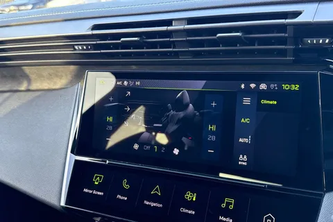 KR25RLU PEUGEOT 308 1.2 HYBRID GT e-DSC6 Euro 6 (s/s) 5dr Thumbnail #22