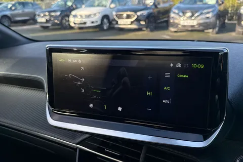 KO74XNT PEUGEOT 208 1.2 PureTech GT Euro 6 (s/s) 5dr Thumbnail #22