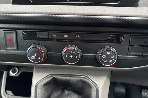 CX74LCJ Volkswagen Transporter 2.0 TDI T30 Highline Kombi FWD SWB Euro 6 (s/s) 5dr Thumbnail #22