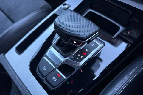 GL21FND Audi Q5 2.0 TDI 40 S line S Tronic quattro Euro 6 (s/s) 5dr Thumbnail #24