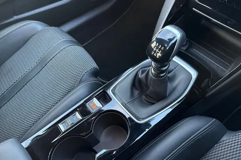 KO74XNT PEUGEOT 208 1.2 PureTech GT Euro 6 (s/s) 5dr Thumbnail #23