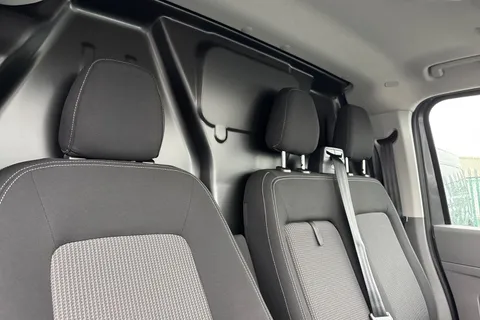 CX75JUK Volkswagen Transporter 2.0 TDI T28 Commerce Pro Auto FWD SWB Euro 6 (s/s) 5dr Thumbnail #24