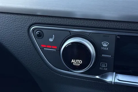 DS72LEJ Audi Q5 2.0 TDI 40 S line S Tronic quattro Euro 6 (s/s) 5dr Thumbnail #51